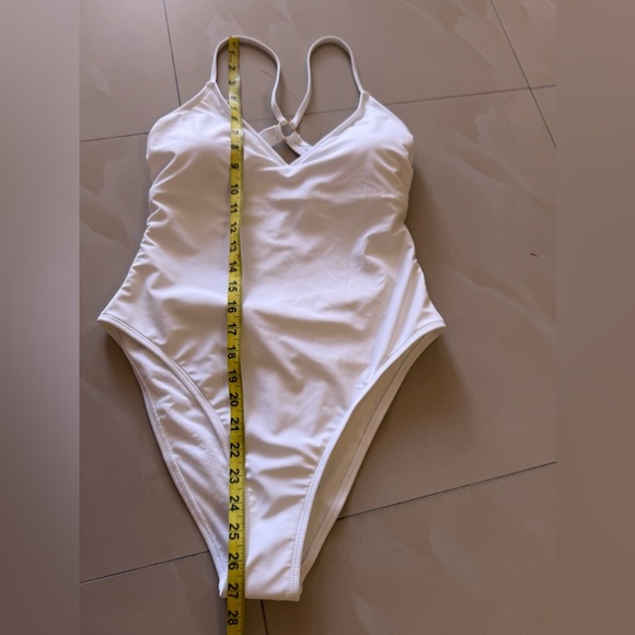 🔻NWT shade and shore white one piece swimsuit size 8/10 high leg cheeky - Picture 16 of 16